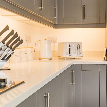 Beautifully Done 5 Bed Barn Conversion In Heswall - Sleeps Up To 10 外观 照片